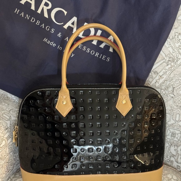 Arcadia Bugatti Italian Black Patent Leather bag with dust bag - Picture 3 of 9